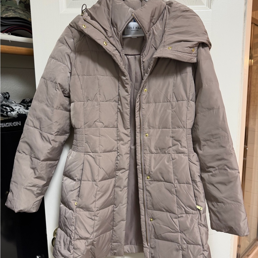 Cole Haan Signature Zip Puffer Jacket in Cashew color